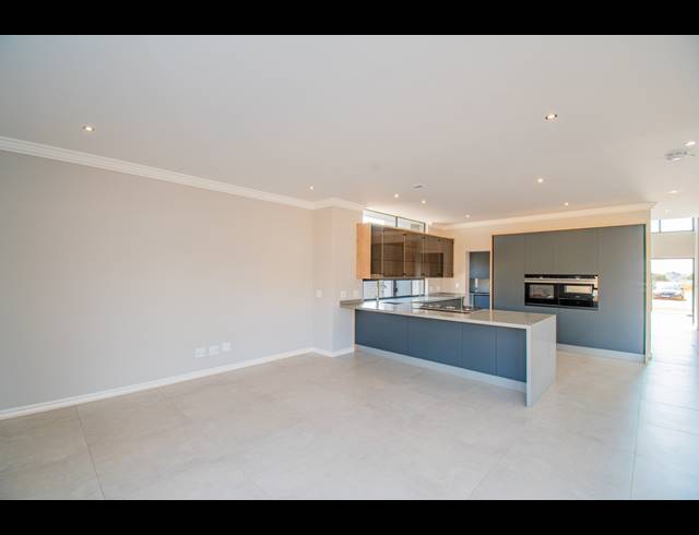 4 BEDROOM GATED ESTATE FOR SALE IN WATERLAKE FARM LIFESTYLE ESTATE